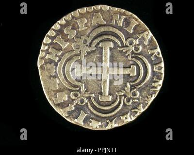 NUMISMATICA. Vive la MODERNA. CUATRO ESCUDOS DE ORO, DE FERNANDO VI. REVERSO. CRUZ DE JERUSALEN RODEADA DE CUATRO SEMICIRCULOS DOBLES UNIDOS CON UNOS LAZOS. 1754. (DEPOSITO-: MUSEO ARQUEOLOGICO NACIONAL). Stockfoto