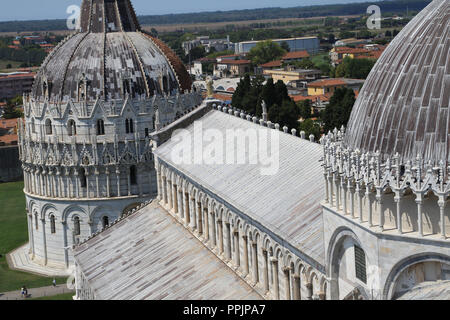 Italien. Pisa. Blick auf den Dom und Baptisterium. 11. bis 12. Jahrhundert. Region Toskana. Stockfoto