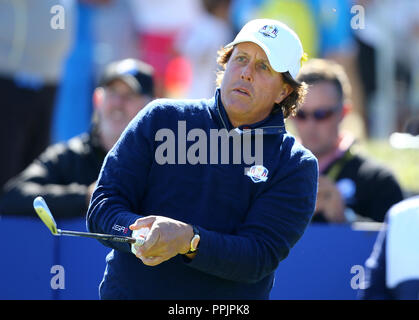 Die USA Phil Mickelson während der Vorschau Tag drei der Ryder Cup bei Le Golf National, Saint-Quentin-en-Yvelines, Paris. Stockfoto