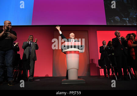 Der Führer der Jeremy Corbyn seiner Rede, die auf der jährlichen Konferenz der Partei an der Arena und Convention Center (ACC), in Liverpool. Stockfoto