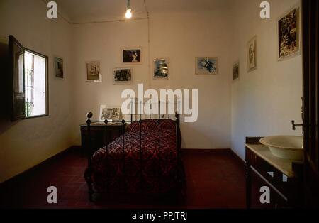 Miguel Hernandez (Orihuela, 1910 - Barcelona, 1942). Spanischer Dichter, der Zugehörigkeit zu der Generation von 36. Schlafzimmer im Haus Museum von Miguel Hernandez. Orihuela, ptovince von Alicante, Valencia, Spanien. Stockfoto