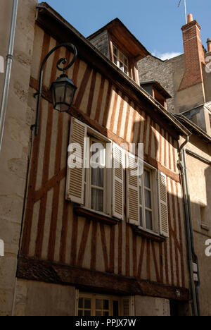 Mittelalterliche Gebäude im alten Teil der Stadt von Orleans, die Hauptstadt des Departements Loiret und der Center-Val de Loire Region in Frankreich. Es ist Stockfoto