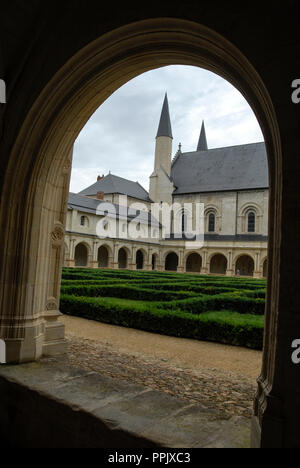 Saint Benoit Innenhof Teil der Abbaye de Fontevraud (Königliche Abtei von Fontevraud oder Fontevrault) im Dorf von Fontevraud-l'Abbaye, Cl Stockfoto