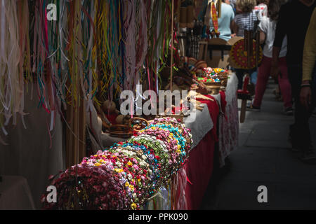 Braga, Portugal - 23. Mai 2018: Anzeige von Kunsthandwerk auf einem Markt mit Leben zu römischen Zeiten während der Veranstaltung Braga Romana Stockfoto