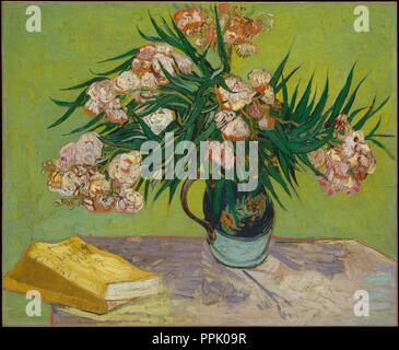 Oleander. Künstler: Vincent Van Gogh (Niederländisch, Zundert 1853-1890 Auvers-sur-Oise). Abmessungen: 23 3/4 x 29 in. (60,3 x 73,7 cm). Datum: 1888. Für Van Gogh, Oleander freudige, lebensbejahende Blumen, blühte "Unerschöpflich" und waren immer' heraus neue, starke Triebe." In diesem Gemälde von August 1888 die Blumen ein Majolika Kanne, die der Künstler für andere Stillleben in Arles eingesetzt. Sie sind symbolisch nebeneinander mit Émile Zola <i>La Joie de Vivre</i>, ein Roman, der Van Gogh im Gegensatz zu einem offenen Bibel in Nuenen still life von 1885 gesetzt hatte. Museum: Metropolitan Museum von Stockfoto