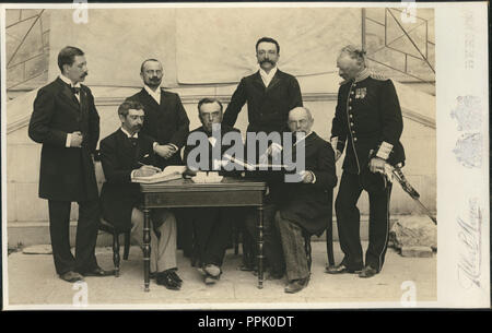 Die Mitglieder des ersten Internationalen Olympischen Komitee. Datum/Zeitraum: 1896. Foto. Höhe: 129 mm (5,07 in); Breite: 187 mm (7.36 in). Thema: Meyer Albert. MEYER, Albert. Stockfoto