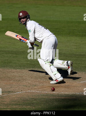 Ben Foakes von Surrey hat während des dritten Tages des Spiels der Specsavers County Championship Division One im Kia Oval, London, gespielt. DRÜCKEN SIE VERBANDSFOTO. Bilddatum: Mittwoch, 26. September 2018. Siehe PA Geschichte CRICKET Surrey. Bildnachweis sollte lauten: Steven Paston/PA Wire. Stockfoto