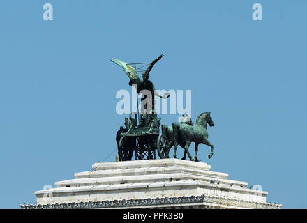 Die Quadriga dell'Unità oben auf dem Altare della Patria Gebäude in Rom. Stockfoto