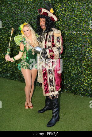 Louis Emerick und Kristina Rhianoff besuchen Pantomime Photocall Stockfoto