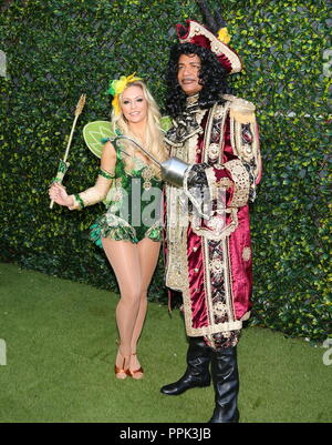 Louis Emerick und Kristina Rhianoff besuchen Pantomime Photocall Stockfoto