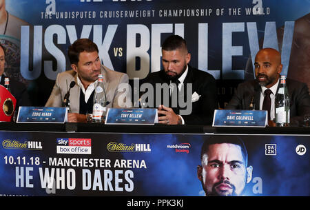 Eddie Hearn, Tony Bellew und David Coldwell während der oleksandr Usyk und Tony Bellew Pressekonferenz in Manchester, UK. Bild Datum: 24. September Stockfoto