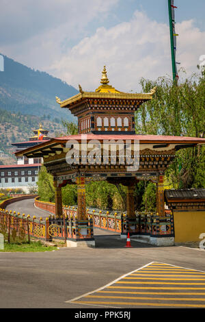 Eingang zum Palast des Königs in Thimpu, der Hauptstadt der Himalaja Königreich Bhutan Stockfoto