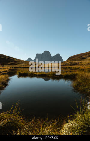 Reflexion über Baste See in den Dolomiten Italien Stockfoto