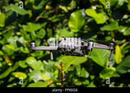 Ansicht der Rückseite des Mavic2 pro Schweben auf Luft Stockfoto