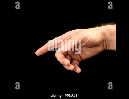 Hand weist ein Mann irgendwo auf schwarzem Hintergrund Stockfoto