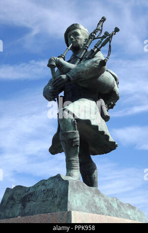 Memorial Statue Gedenken an den D-Day piper Bill Millin, Sword, Calvados, Frankreich Stockfoto