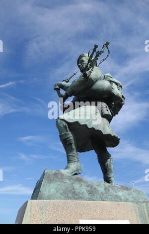 Memorial Statue Gedenken an den D-Day piper Bill Millin, Sword, Calvados, Frankreich Stockfoto