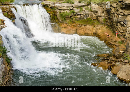 Cliff Brücken an Lundbreck fällt auf den Crowsnest River, Alberta Provincial Erholungsgebiet, Crowsnest Pass Region, Alberta, Kanada Stockfoto