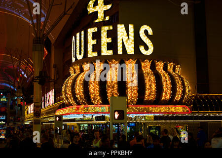 LAS VEGAS, Nevada, USA - 22. MAI 2018: die Nacht Straßen der Stadt, casino Neonlicht. Four Queens Casino Stockfoto