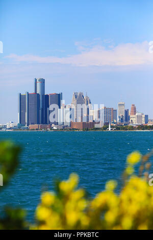 Die Skyline der Stadt Detroit über den Fluss von Belle Isle Park, in Michigan in den USA Stockfoto