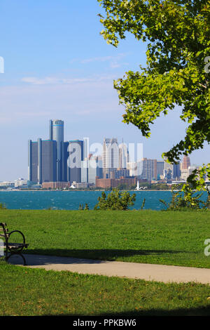 Die Skyline der Stadt Detroit über den Fluss von Belle Isle Park, in Michigan in den USA Stockfoto