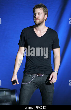 Charles Kelley mit Lady Antebellum führt in Konzert beim Cruzan Amphitheater in West Palm Beach, Florida am 8. Mai 2010. Stockfoto