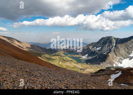 Süden Blick von Koip Pass nach Alger Seen; Ansel Adams Wilderness, Inyo National Forest, Sierra Nevada, Kalifornien, USA. Stockfoto