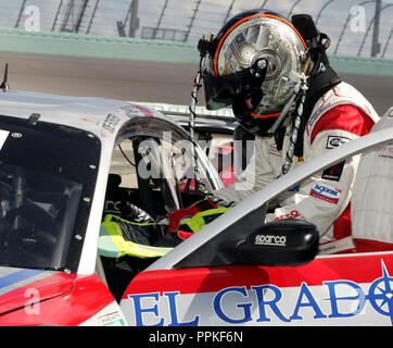 Patrick Dempsey steigt in sein Auto kurz vor dem Morgen Praxis für den Rolex Grand Prix Serie von Miami an Homestead-Miami Speedway in Homestead, Florida am 9. Oktober 2009. Stockfoto