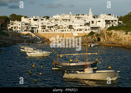 Das Fischerdorf Binibeca, Menorca, Balearen, Spanien. Stockfoto