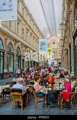 Cafe, Galeries Royales Saint-Hubert, Koningsgalerij, Brüssel, Belgien Stockfoto