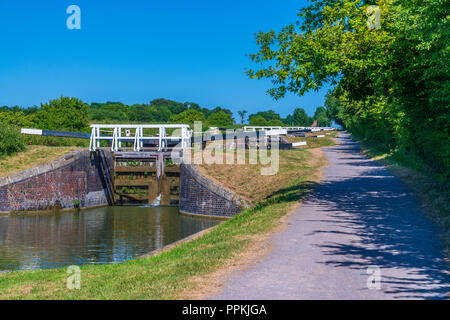 Caen Hill Sperrt einen Flug von Sperren auf dem Kennet und Avon Kanal, zwischen Rowde und Devizes, Wiltshire, England, Vereinigtes Königreich, Europa Stockfoto