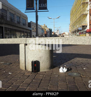 Abfall & Müll auf der Straße Stockfoto