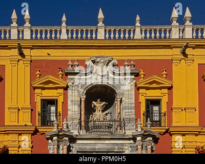 Helle Farben der Palast des Bischofs von Malaga an einem sonnigen Tag mit blauen Himmel Stockfoto