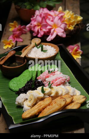 Lima Jaja Bali. Fünf Arten von balinesischen traditionellen Kuchen. Stockfoto