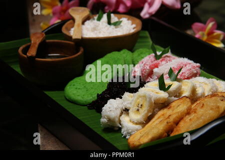 Lima Jaja Bali. Fünf Arten von balinesischen traditionellen Kuchen. Stockfoto