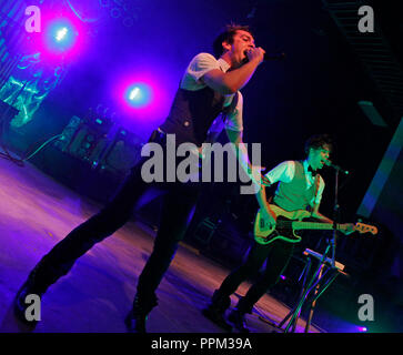 Brian Urie mit Panik an der Disco führt in Konzert im Pompano Beach Amphitheater in Pompano Beach, Florida am 29. Mai 2011. Stockfoto