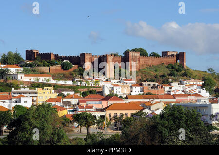 Historische Stadt Silves und die mittelalterliche Burg. Algarve, Portugal Stockfoto