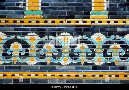 Detail der Ischtar-tor Babylon. Pergamonmuseum. Berlin, Deutschland Stockfoto