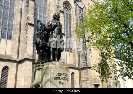 Johann Sebastian Bach Statue in der Nähe der Thomaskirche, wo im Jahre 1723 war er Kantor und Musikdirektor ernannt wurde. Leipzig, Deutschland Stockfoto