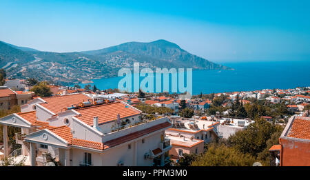 Anzeigen von Kalkan Stadt, die an der türkischen Mittelmeerküste. Stockfoto