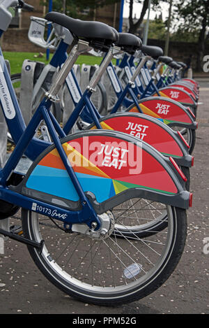 Ein Rack mit nur Essen, Zyklen in Lauriston Place, Edinburgh, Schottland, Großbritannien. Stockfoto