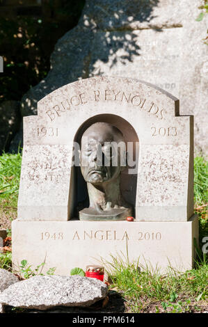 Das Grab von Bruce Reynolds in Highgate Friedhof, London. Der Anführer der 1963 Große Zug Raub. Stockfoto