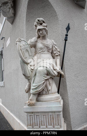 Pallas Athene Statue auf Castle Hill in Budapest, Ungarn Stockfoto