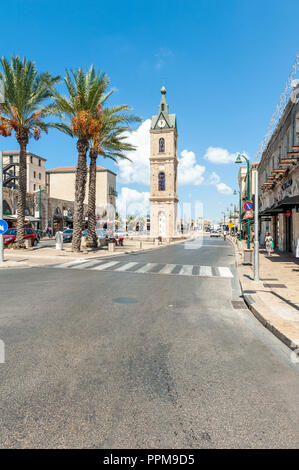 Israel, Tel Aviv - 07. September 2018: Shuk hapishpeshim Flohmarkt - Jaffa Clock Tower Stockfoto