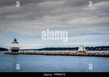 Frühjahr Punkt Vorsprung Leuchtturm in Cape Elizabeth, Maine Stockfoto