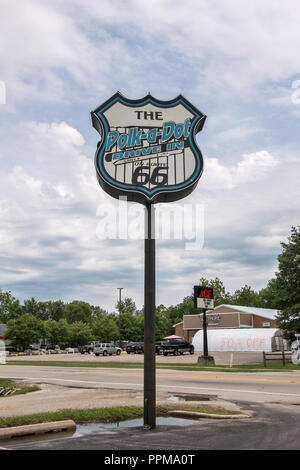 Altes Schild an der Polk-a-Dot-Antrieb im Diner auf der Route 66, Braidwood, Illinois. Stockfoto