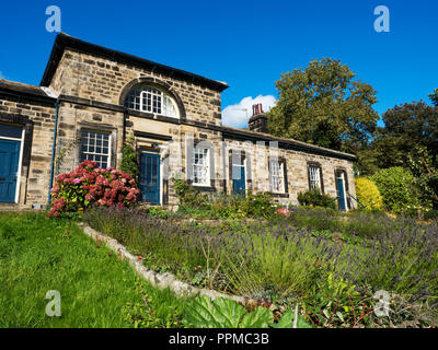 Ehemaliger Armenhäuser an Leathley in der Washburn Valley North Yorkshire England Stockfoto