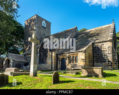 Die Pfarrkirche St. Oswald bei Leathley in der Washburn Valley North Yorkshire England Stockfoto