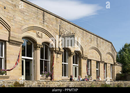 Hassop Station, einem stillgelegten Bahnhof, jetzt in ein Café und Buchhandlung umgewandelt, auf dem monsal Trail, Derbyshire, Großbritannien Stockfoto