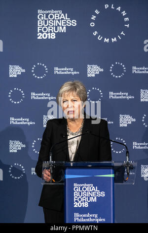 New York, USA, 26. September 2018. Der britische Premierminister Theresa May Gespräche im Bloomberg Global Business Forum in New York, an der Seitenlinie der 73. Generalversammlung der Vereinten Nationen. Foto von Enrique Shore Credit: Enrique Ufer/Alamy leben Nachrichten Stockfoto